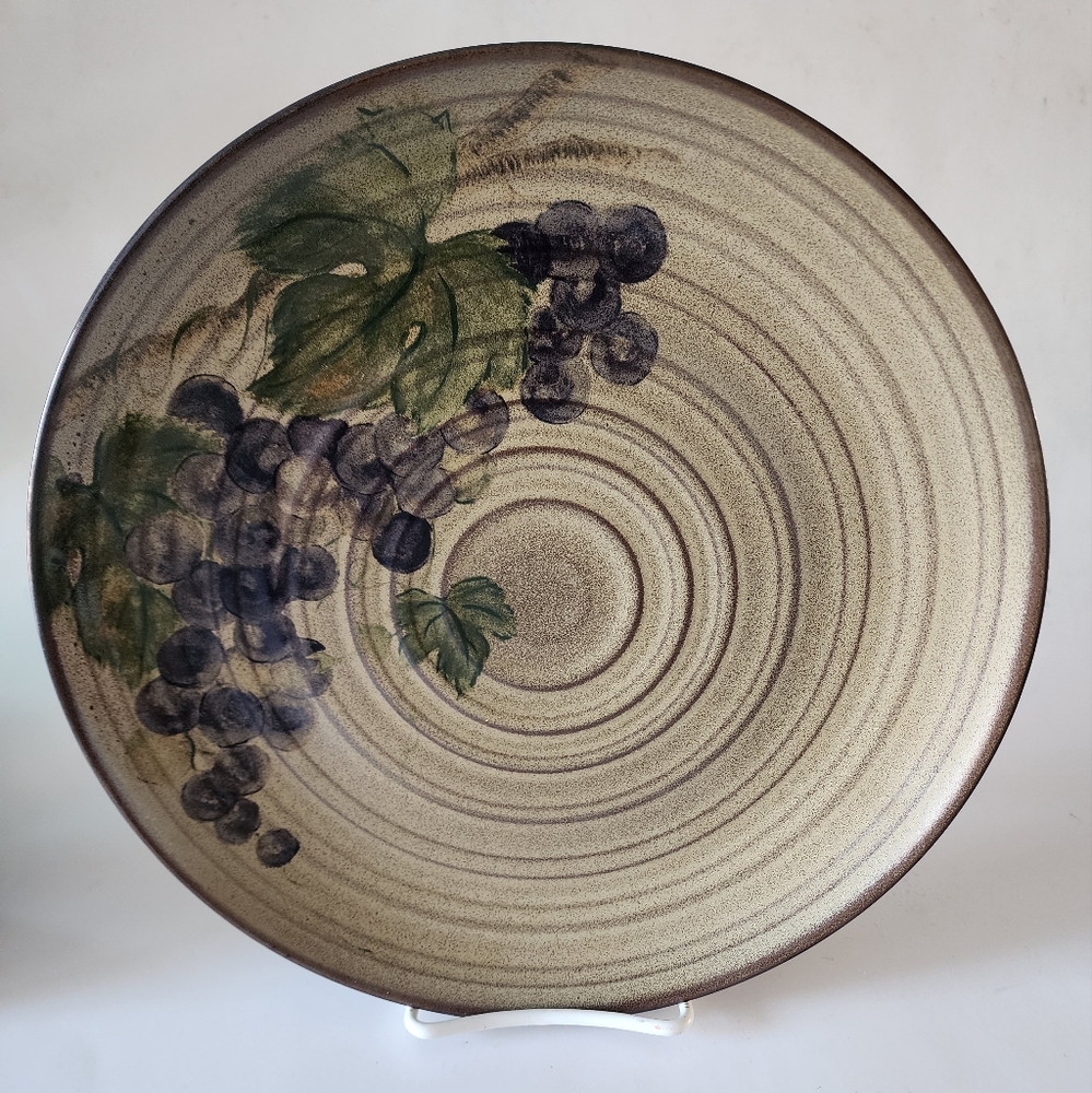 222 FIFTH STUDIO GRAPEVINE 11" ROUND SERVING PLATTER /PLATE Khaki/Beige 11"